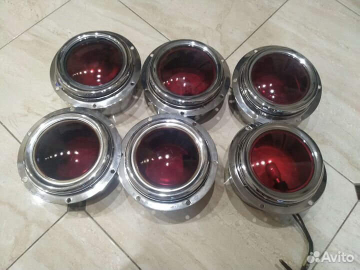 Старинные фары вагона метро