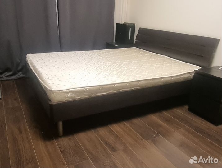 Кровать двухспальная с матрасом 160 200