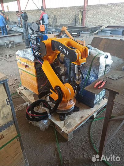 Сварочный робот с источником сварки