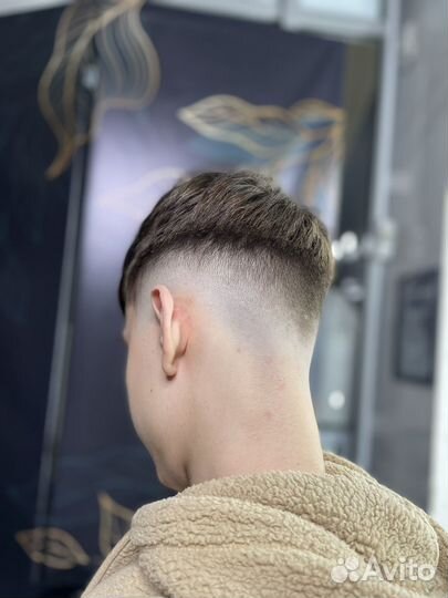 Парикмахер стилист барбер