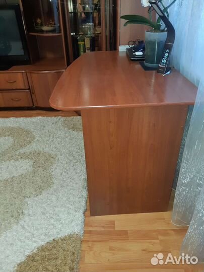 Письменный стол