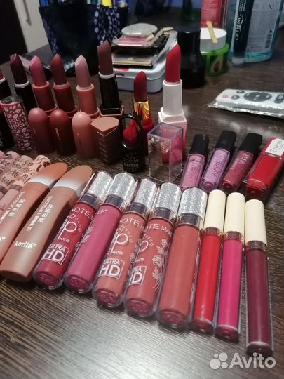Помады разные