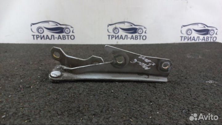 Петля капота Outlander 1