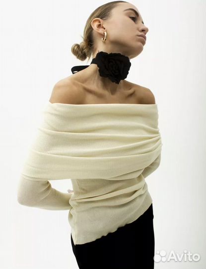 Кофта с открытыми плечами