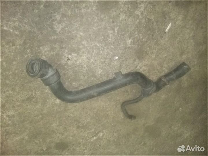 Патрубок системы охлаждения Passat B5 4B0121101E