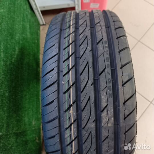 Ovation VI-388 235/45 R18