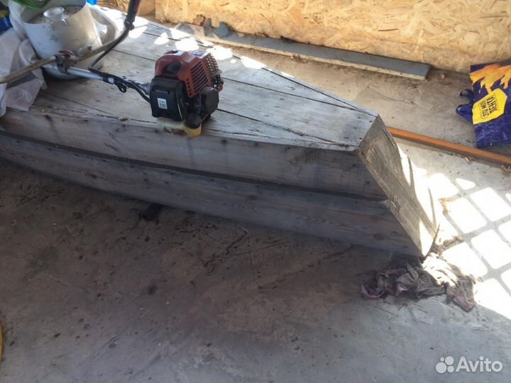 Лодка деревянная