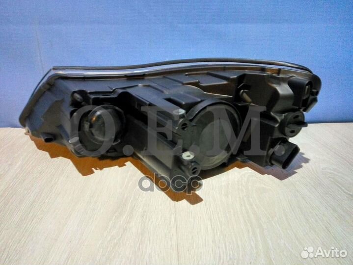 Фара правая Skoda Octavia 2 A5 2008-2013, галог