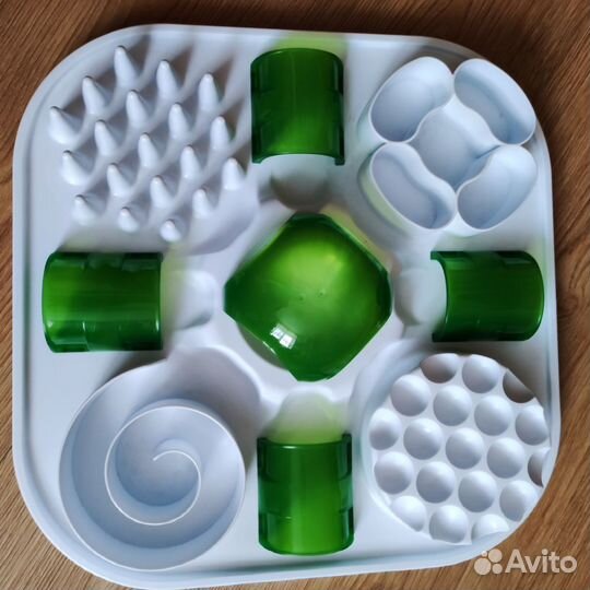 Развивающая кормушка-головоломка для кошек