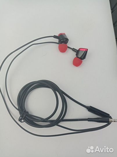 Проводные наушники