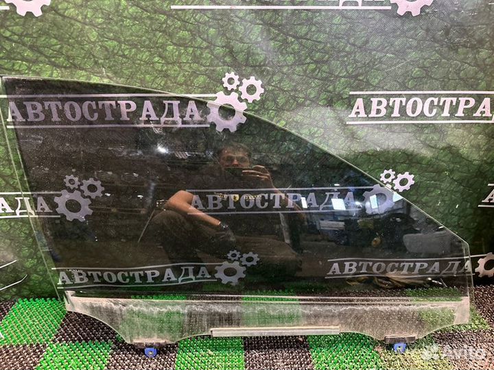 Стекло двери переднее правое Lexus Is 3 2013-2017