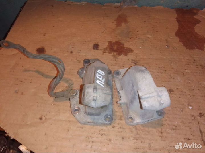 Кронштейны двигателя 2.4 М112 Mercedes W202