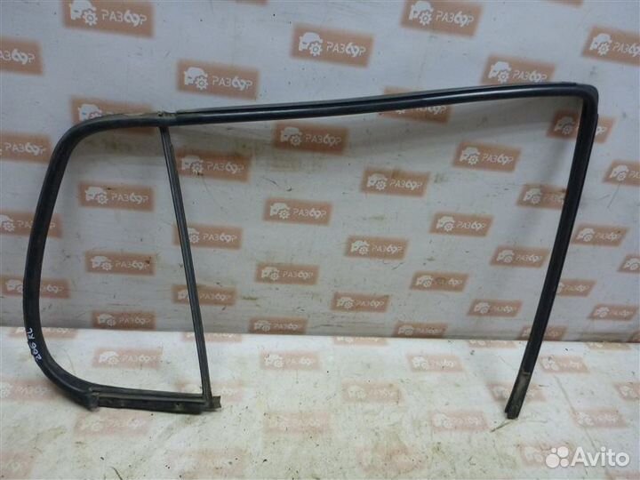 Уплотнительная резинка стекла задняя левая