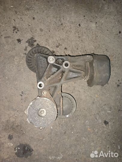 Кронштейн двигателя Transporter T4 2.5/2.4