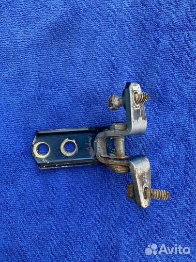 Петля двери Mitsubishi Lancer 9