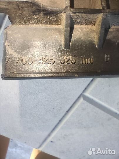 Кронштейн переднего бампера рено сценик 1