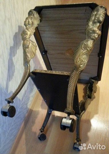 Старинный, винтажный стол, столик. металл