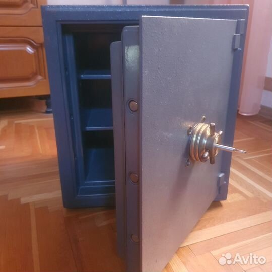 Сейф металлический