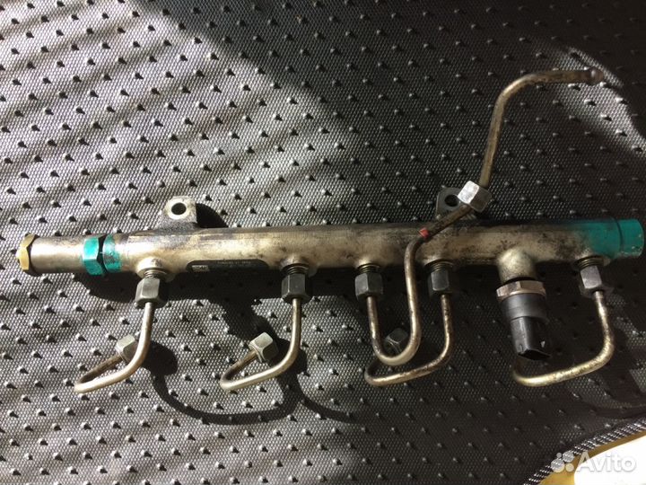 Рампа топливная дизельная б/у 0445214024