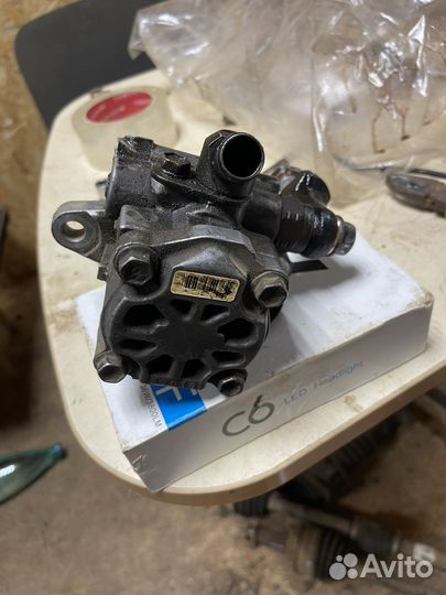 Насос гур Toyota land cruiser 200 4,5D 1vdftv