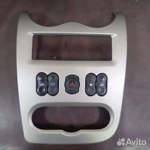 Центральная консоль Renault Logan