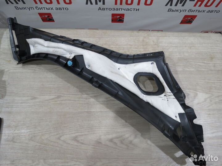 Накладка задней левой стойки Hyundai Solaris