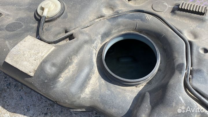 Бензобак DE б/у Demio Mazda 2