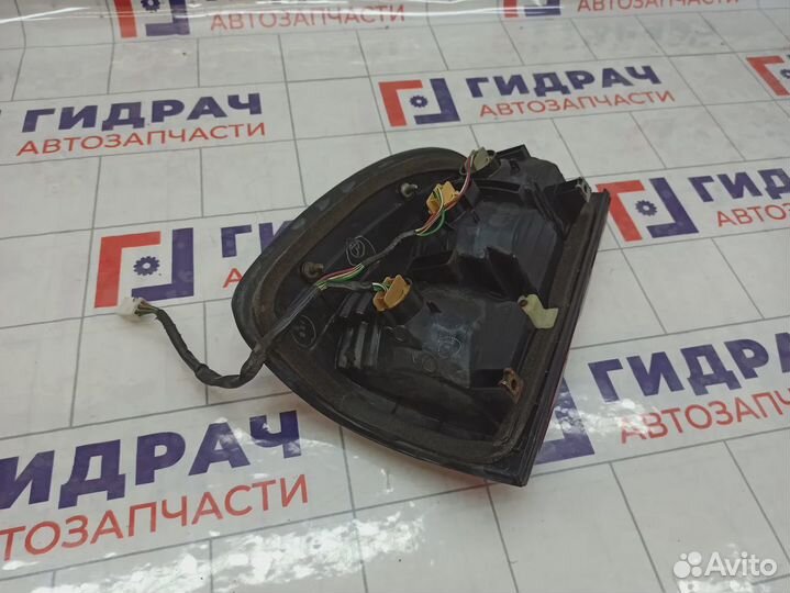 Фонарь задний наружный правый Toyota Land Cruiser (J100) 81550-60560