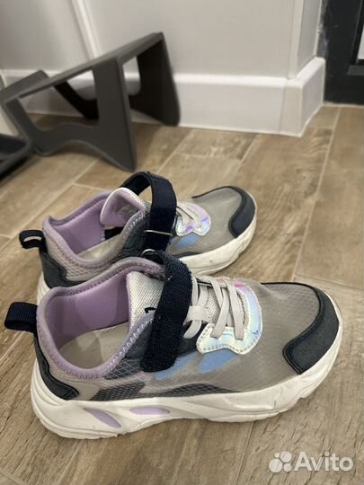 Продаю кроссовки котофей