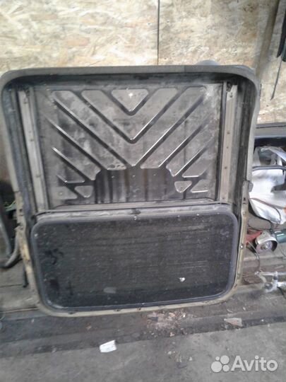 Люк в сборе