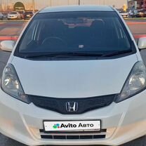 Honda Fit 1.3 CVT, 2013, 142 000 км, с пробегом, цена 899 000 руб.