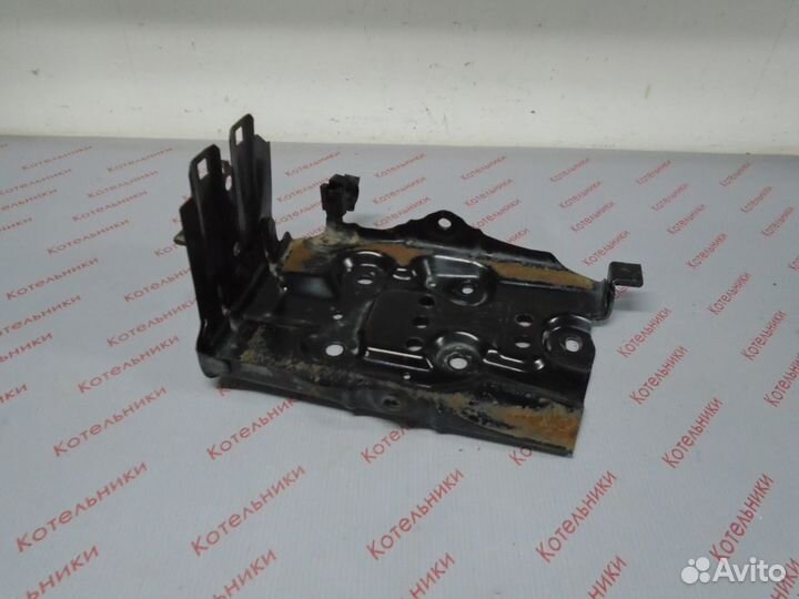 Nissan 64860-ES60A Площадка акб