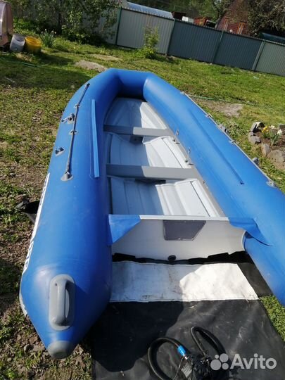 Моторная лодка WinBoat 375 RF Sprint синяя