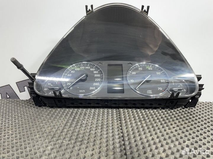 Панель приборов Mercedes-Benz C-class
