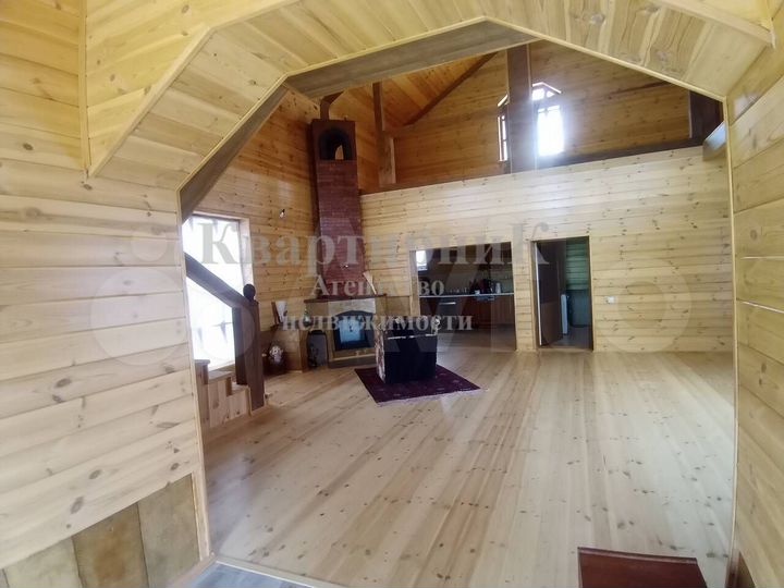 Дом 182 м² на участке 8,2 сот.