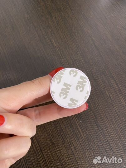 Держатель-попсокет для телефона в руках