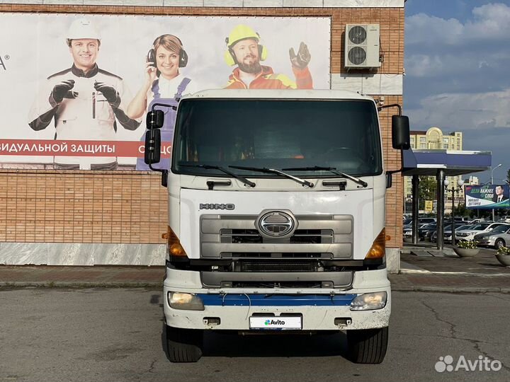 Hino 700 (Profia), 2012