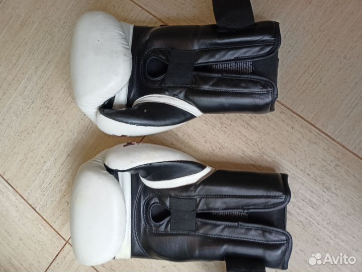Боксерские перчатки 16