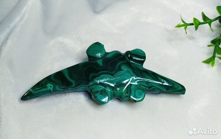 Фигура крокодила из малахита