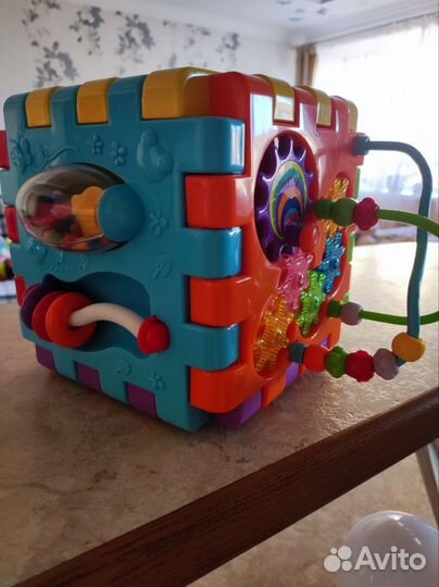 Развивающий кубик сортер