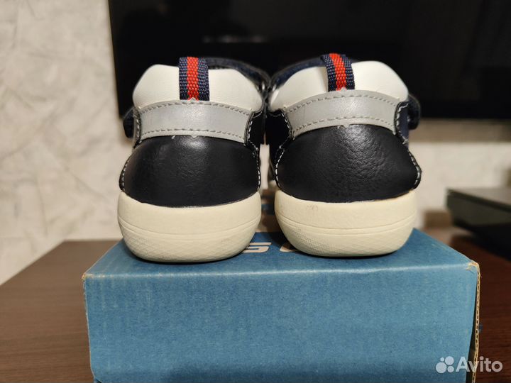 Сандалии Crosby 27