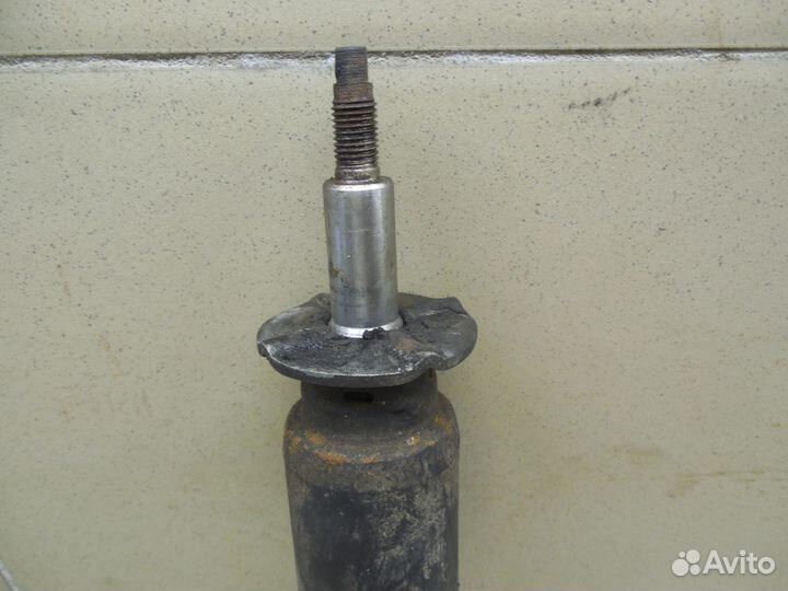 Амортизатор передний левый Micra (K11E) 1992-2002