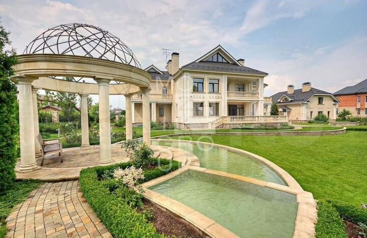 Коттедж 603 м² на участке 37 сот.