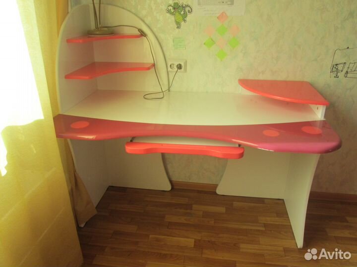 Мебельный гарнитур в розовом цвете