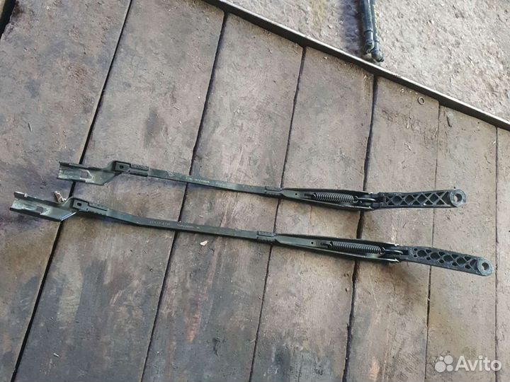 Поводок дворника Peugeot 308