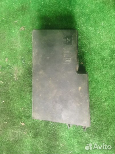 Крышка блока предохранителей Ford Focus 2 купе 1.8