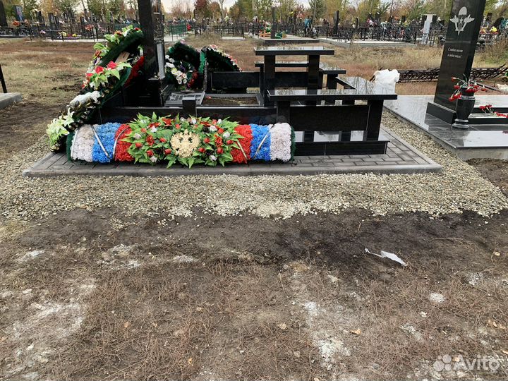 Памятники из гранита,плитка,оградки