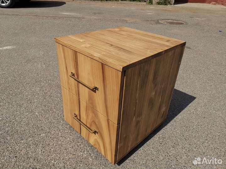 В наличии тумба из щита сосны с фасадами из слэба
