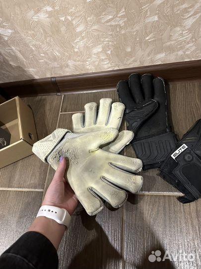 Вратарские перчатки для футбола