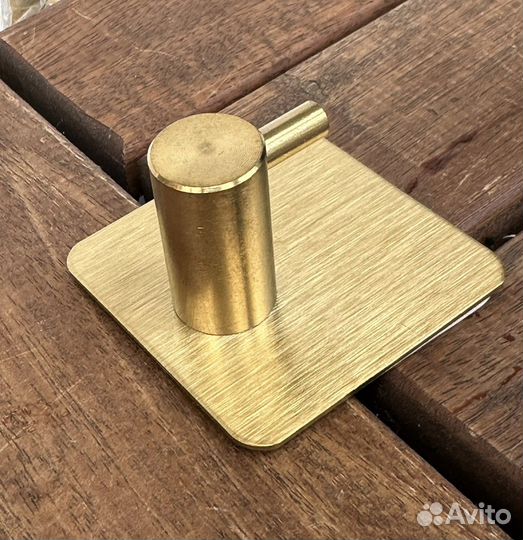 Крючок настенный самоклеющийся